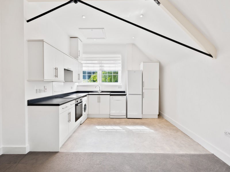 Flat Mid Street in South Nutfield