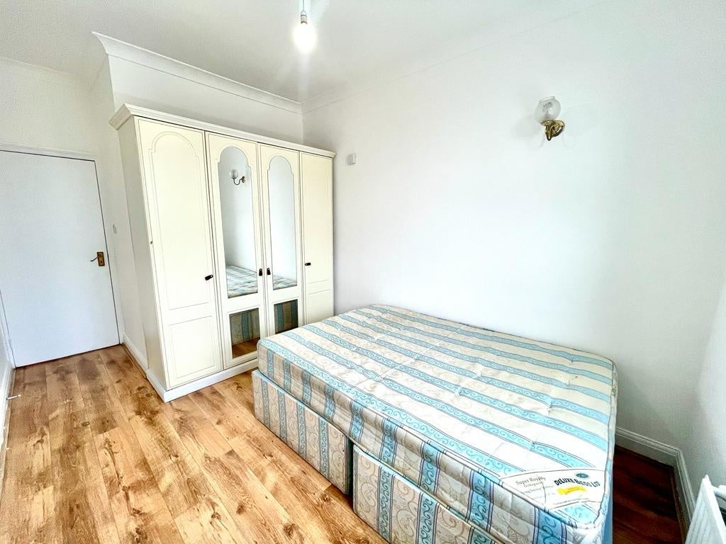 Flat Elgin Avenue in City of Westminster
