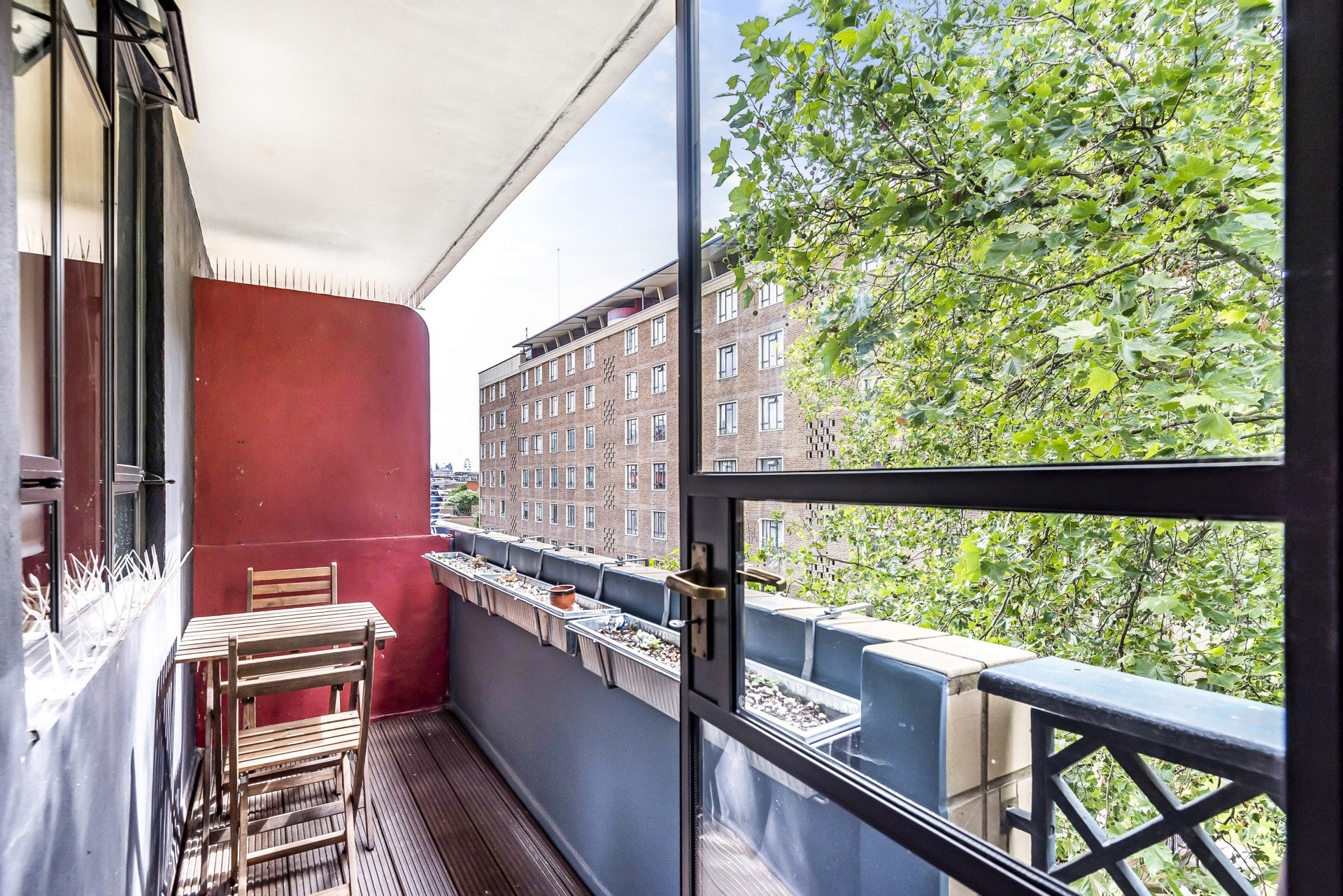 Flat Rosebery Avenue in Greater London