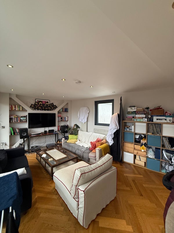 Room Long Lane in Greater London