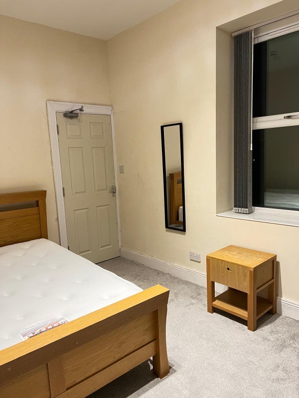 Room Allerton Road in Bradford
