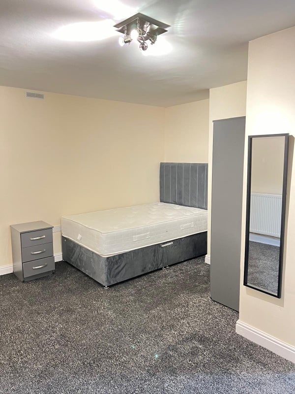 Room Allerton Road in Bradford