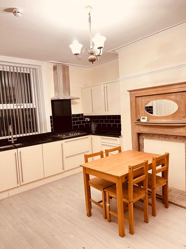 Room Allerton Road in Bradford