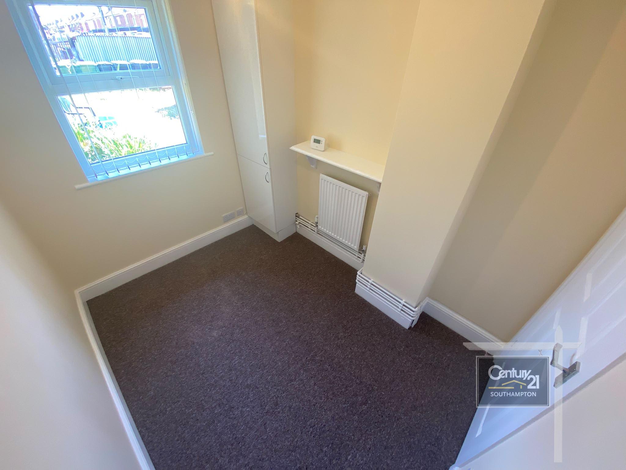 Flat Hamilton Road in Eastleigh