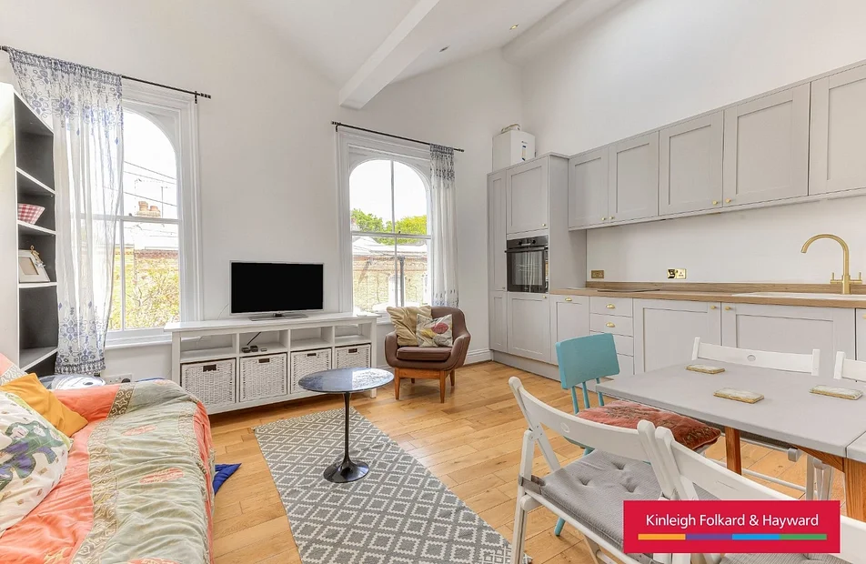 Flat Mayall Road in Greater London