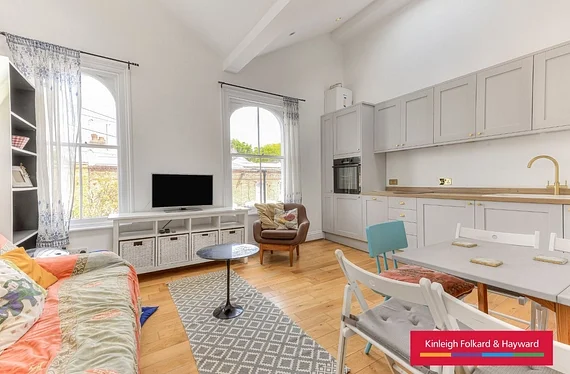 Flat Mayall Road in Greater London