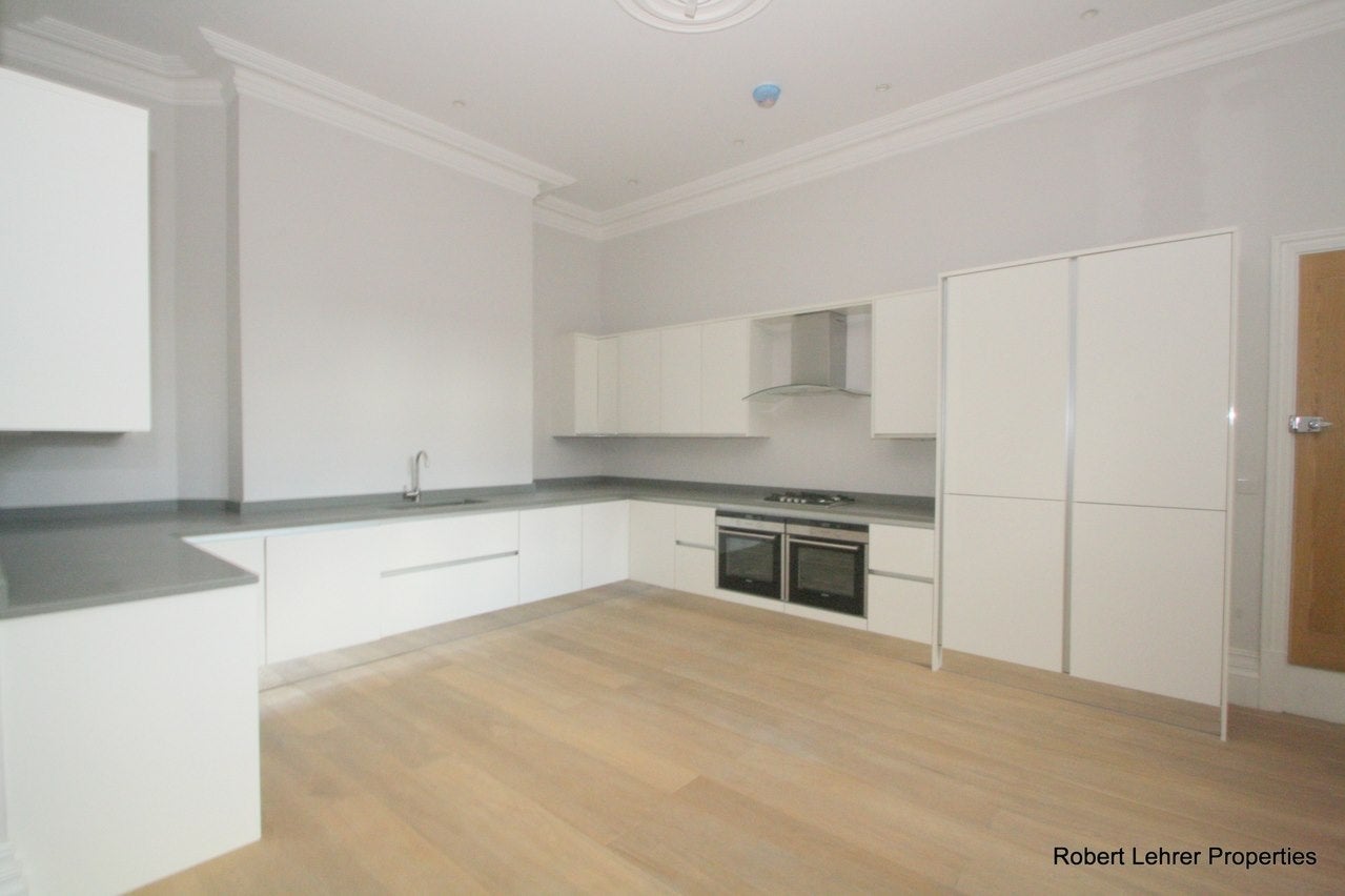 Flat The Ridgeway in Greater London