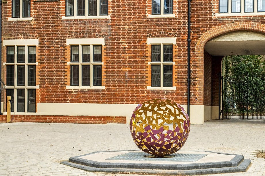 Flat The Ridgeway in Greater London