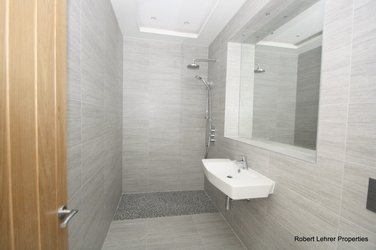 Flat The Ridgeway in Greater London
