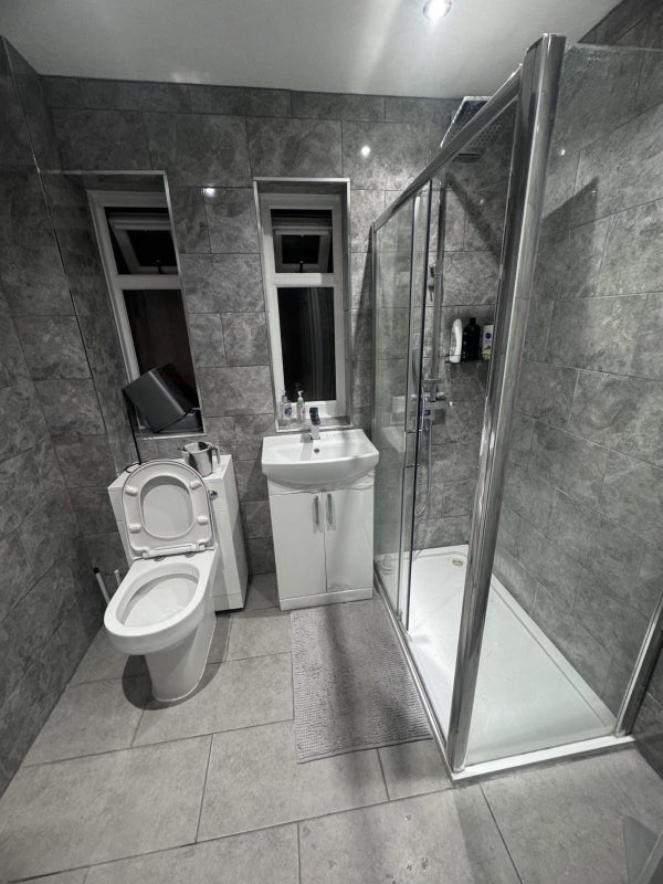 Room Crownfield Road in Greater London