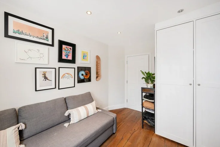 Flat Ladbroke Gardens in Greater London