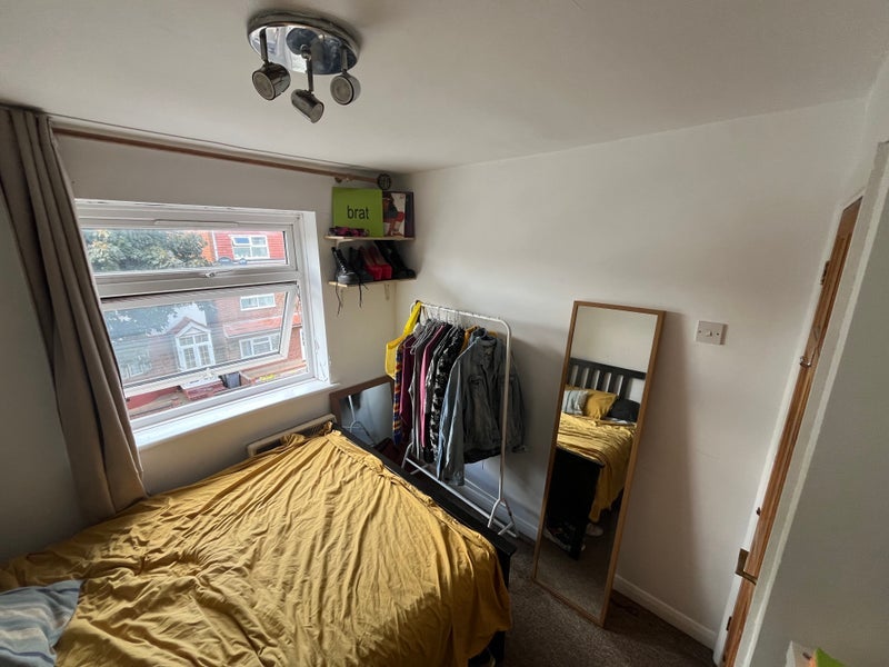 Room Hampden Road in Greater London