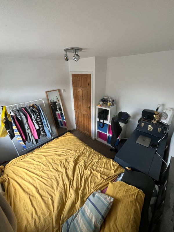 Room Hampden Road in Greater London