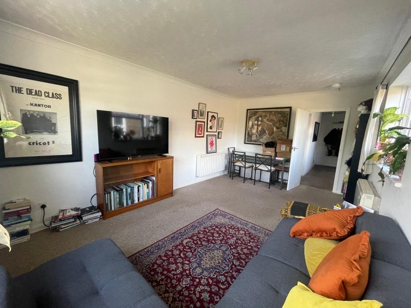 Room Hampden Road in Greater London
