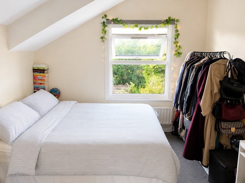 Room Kepler Road in Greater London
