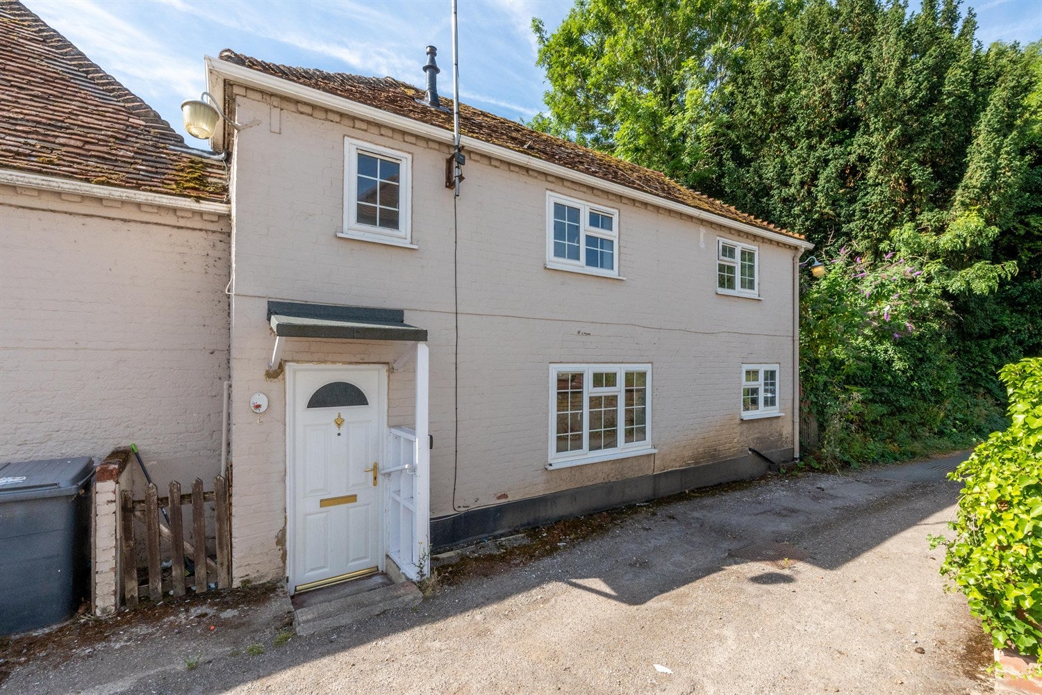 House Calcot Place in Holybrook