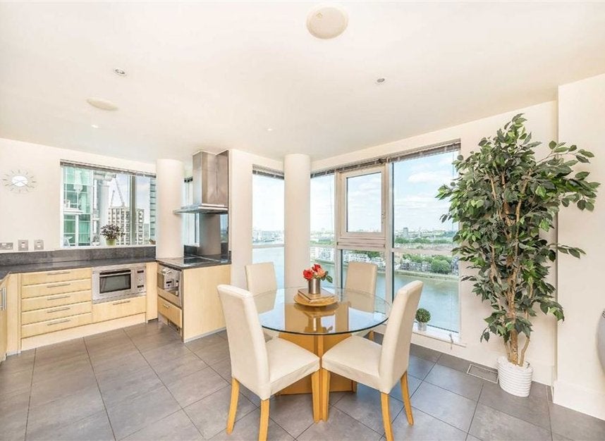 Flat Wandsworth Road in Greater London