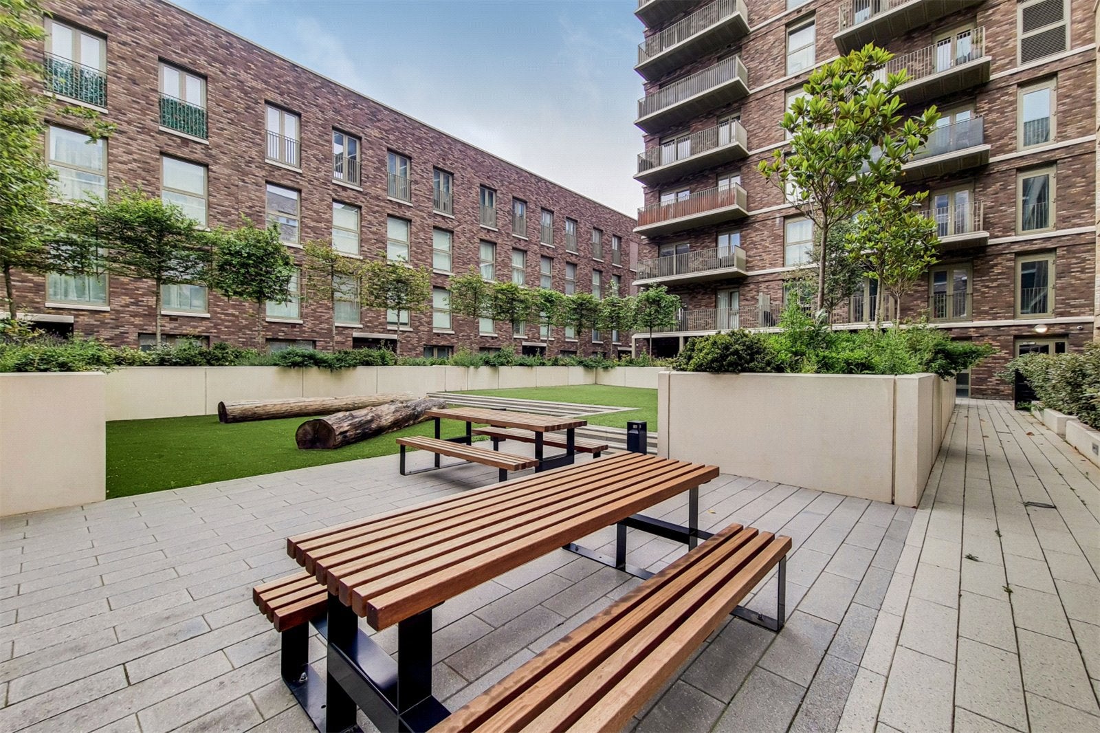 Flat Atlantis Avenue in Greater London