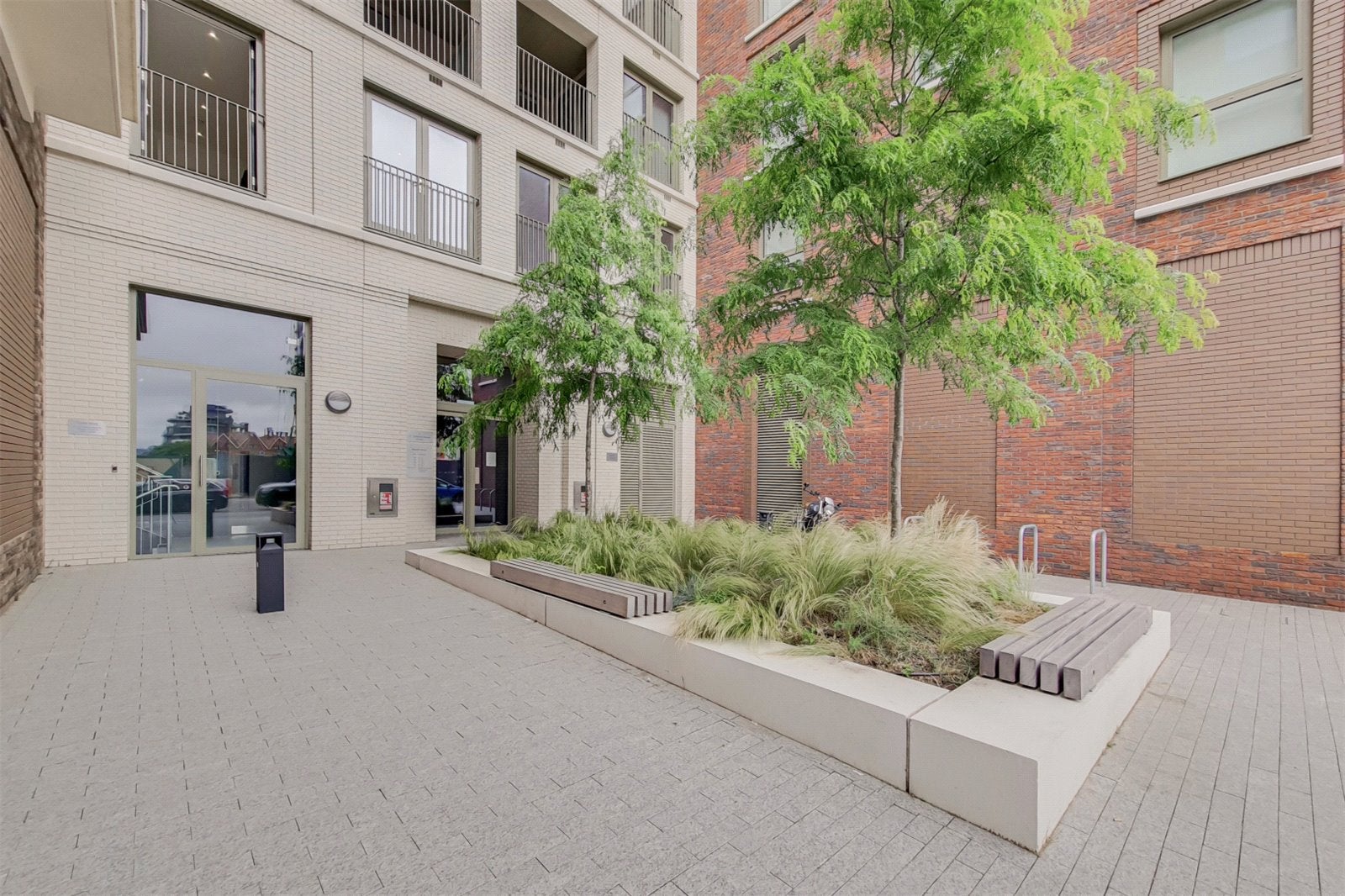 Flat Atlantis Avenue in Greater London