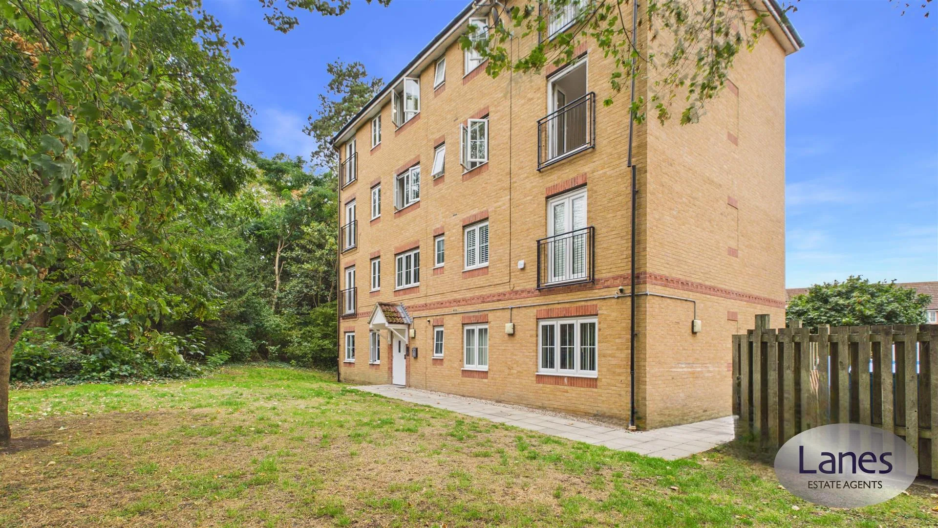 Flat Bromley Close in Harlow