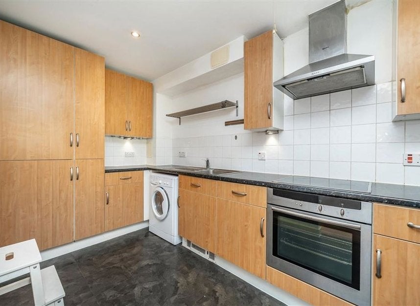 Flat Kingsland Road in Greater London