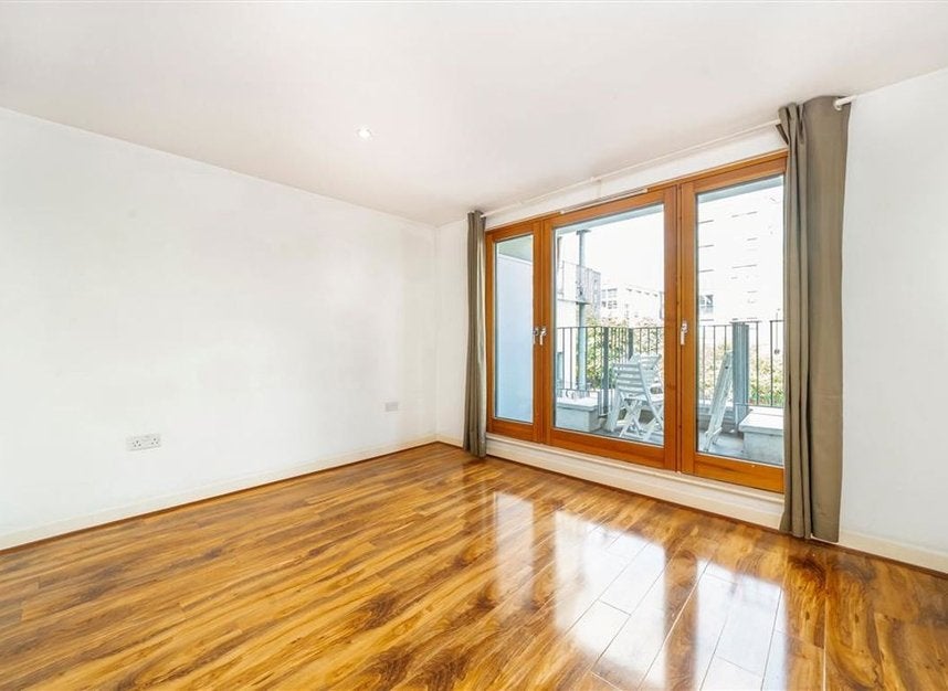 Flat Kingsland Road in Greater London