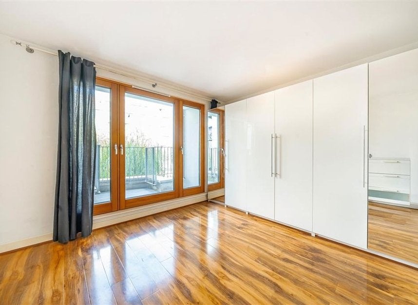 Flat Kingsland Road in Greater London