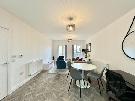 Flat Blyth Road in Greater London