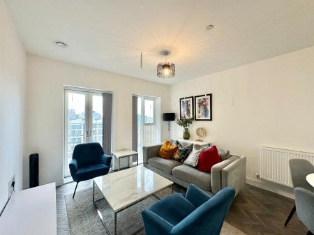 Flat Blyth Road in Greater London