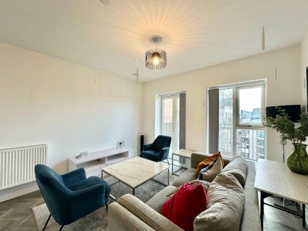 Flat Blyth Road in Greater London