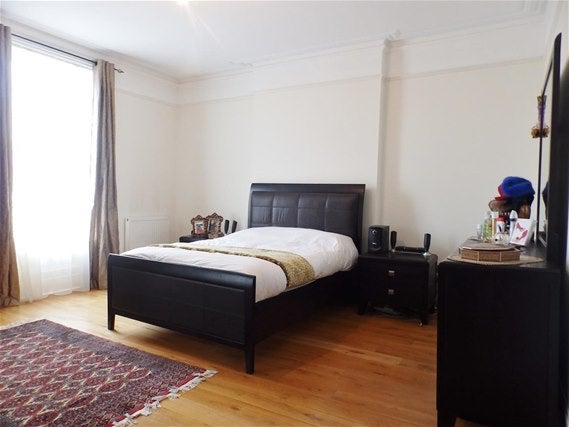 Flat Grove Road in Greater London