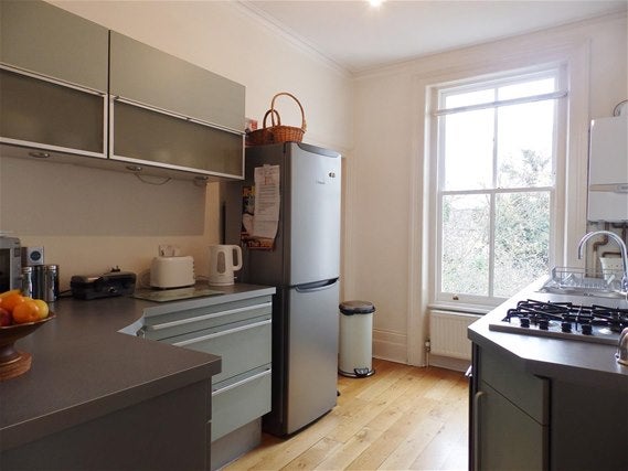 Flat Grove Road in Greater London