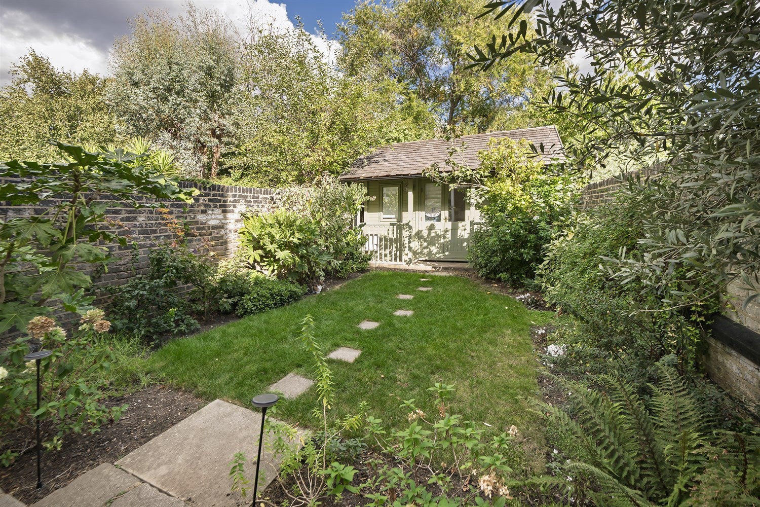 Flat Wallingford Avenue in Greater London