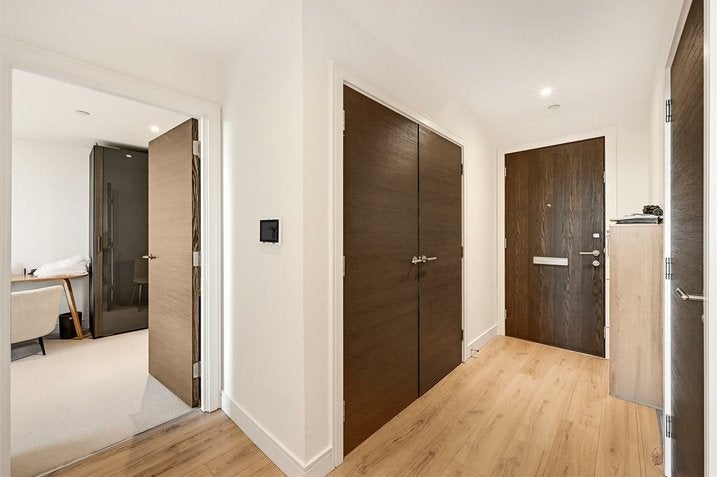 Flat Beadon Road in Greater London