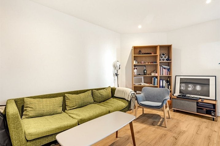 Flat Beadon Road in Greater London