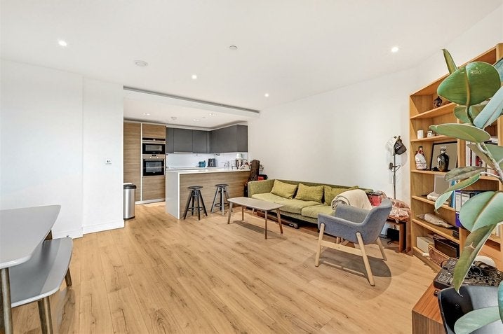 Flat Beadon Road in Greater London