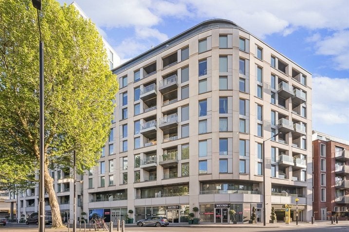 Flat Beadon Road in Greater London