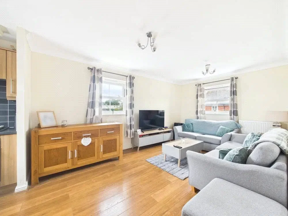 Flat Tolsey Gardens in Gloucester
