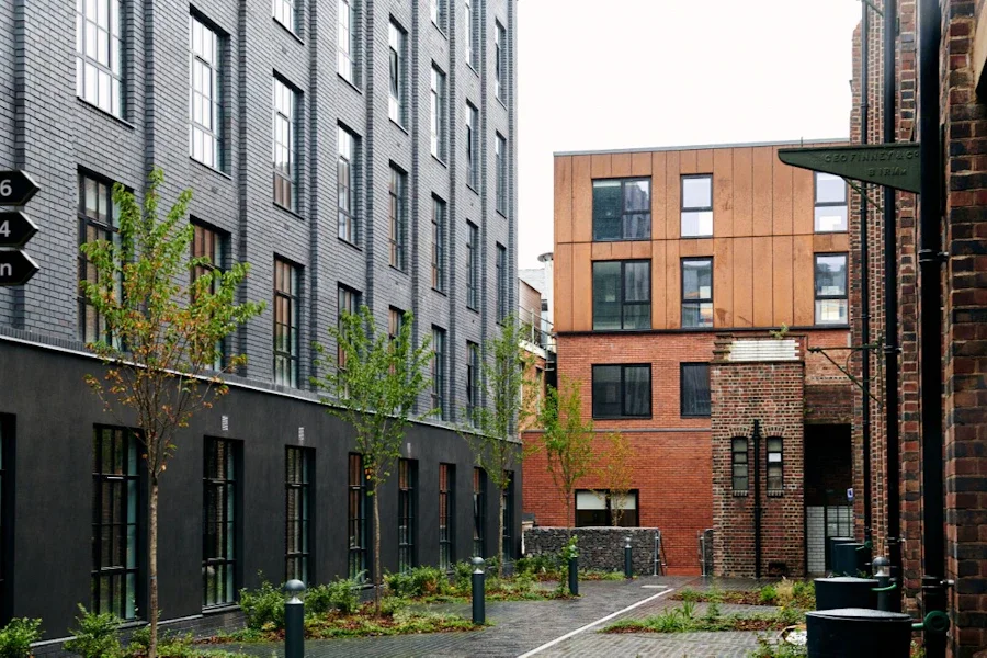 Flat Lantern Yard in Nuneaton