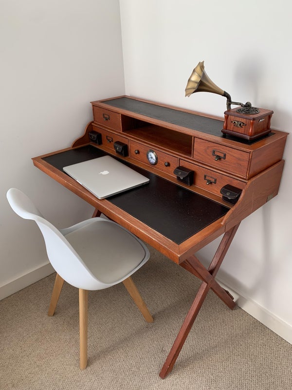 Room Cadmium Square in Greater London