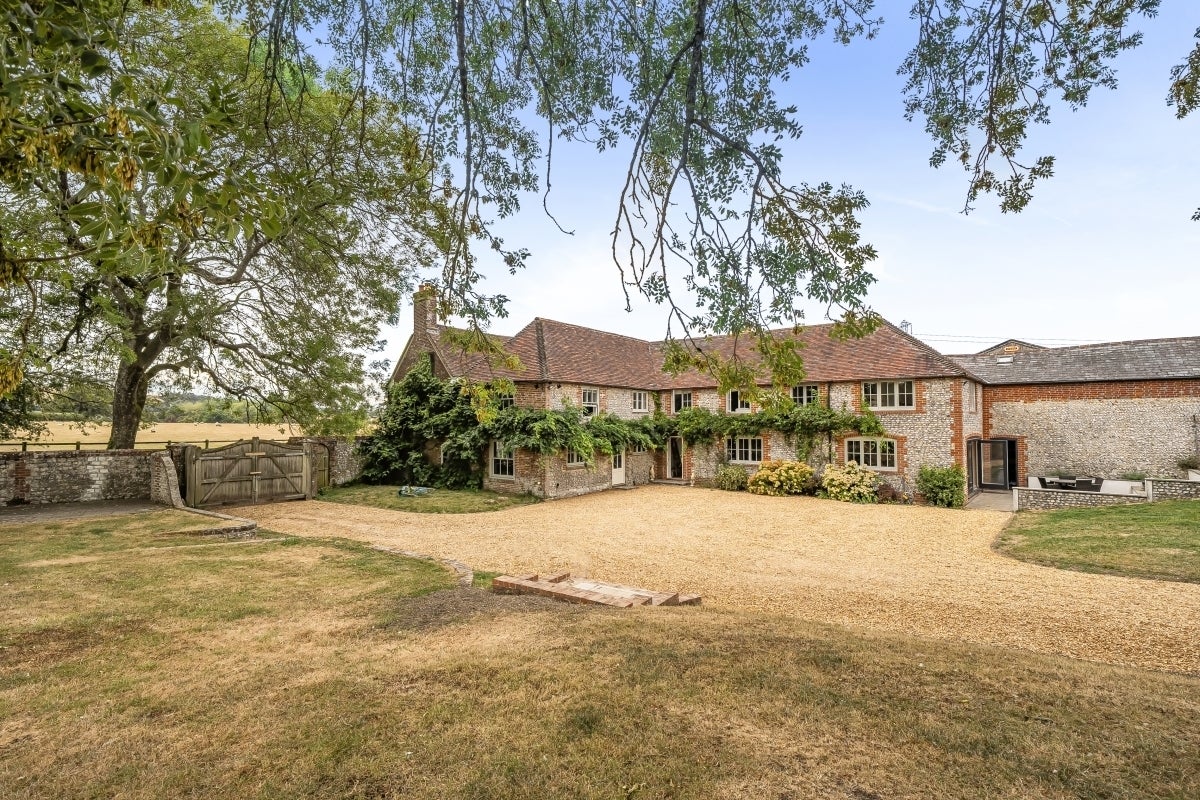 House Frogmore Lane in East Hampshire