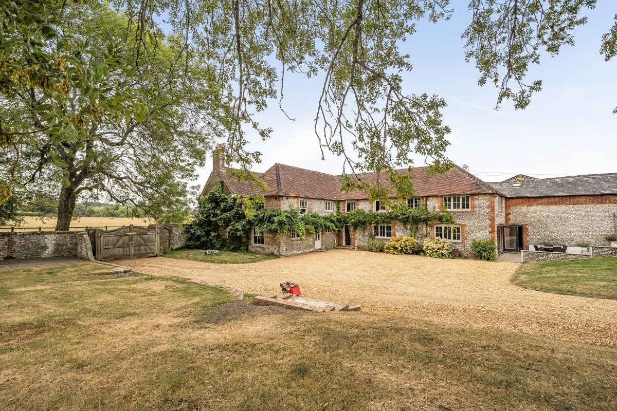 House Frogmore Lane in East Hampshire