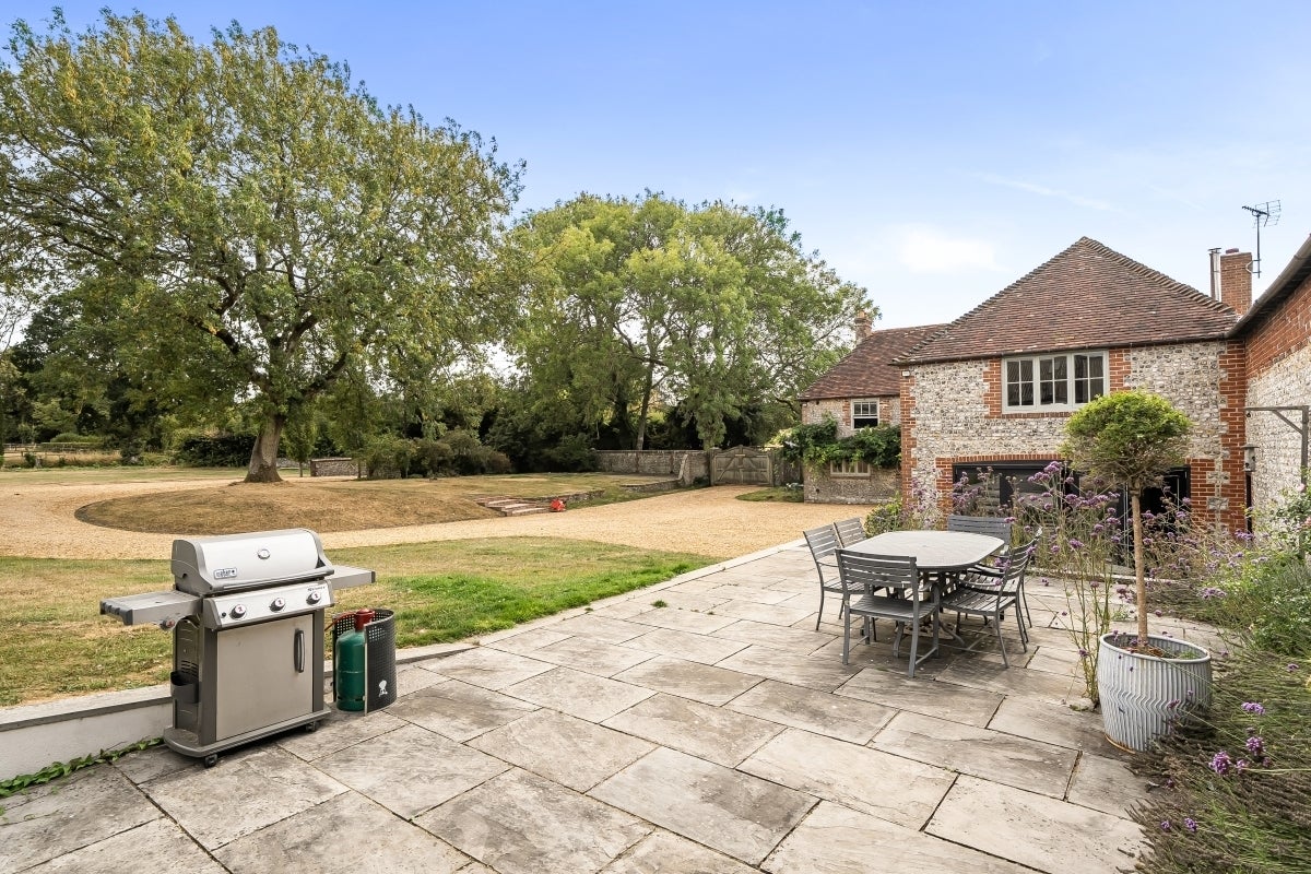 House Frogmore Lane in East Hampshire
