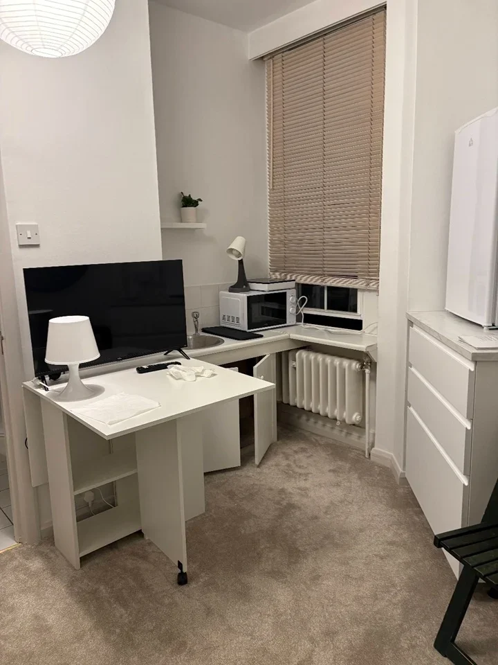 Flat Fitz-James Avenue in Greater London
