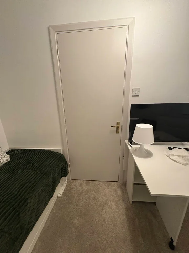 Flat Fitz-James Avenue in Greater London
