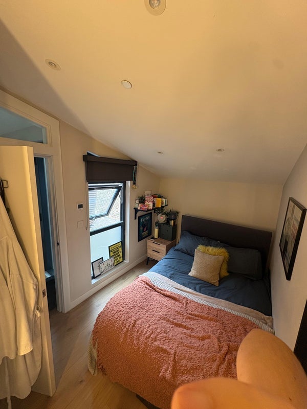 Flat Berriman Road in Greater London