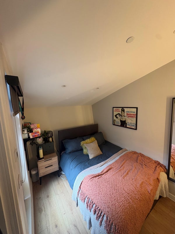 Flat Berriman Road in Greater London