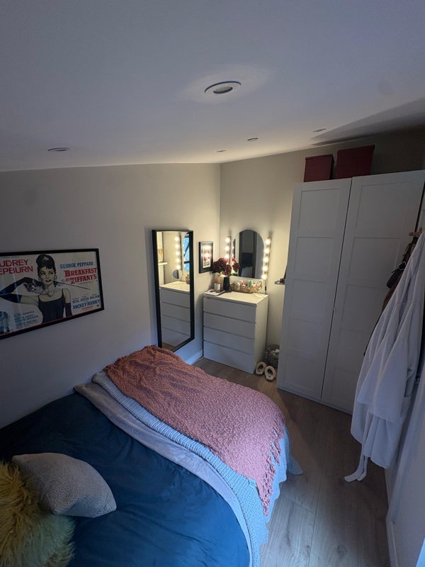 Flat Berriman Road in Greater London