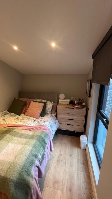 Flat Berriman Road in Greater London
