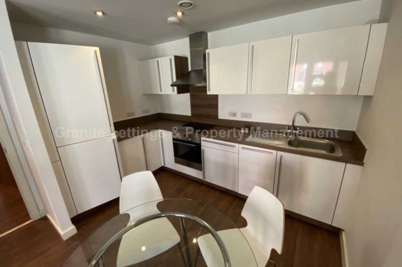 Room Sillavan Way in Salford